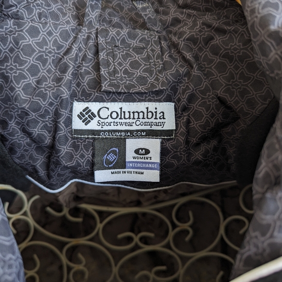 Columbia Jacket Shell - Women's - Women - Medium - good used condition - Picture 6 of 12